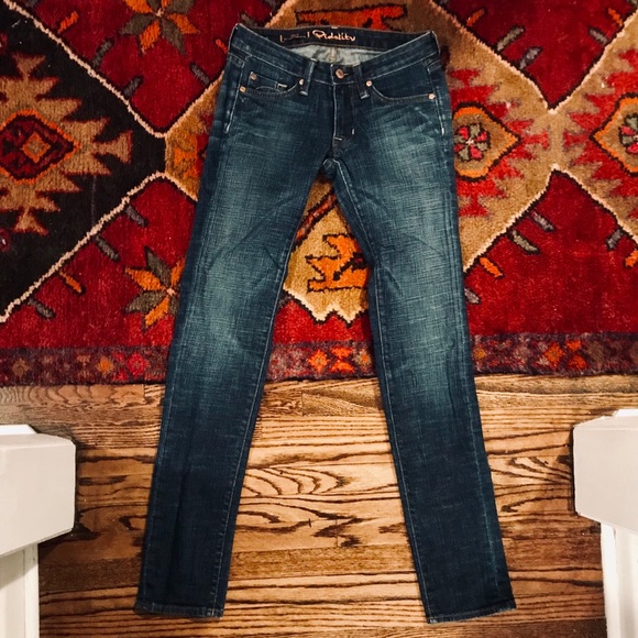 Fidelity - Picture 2 of 7